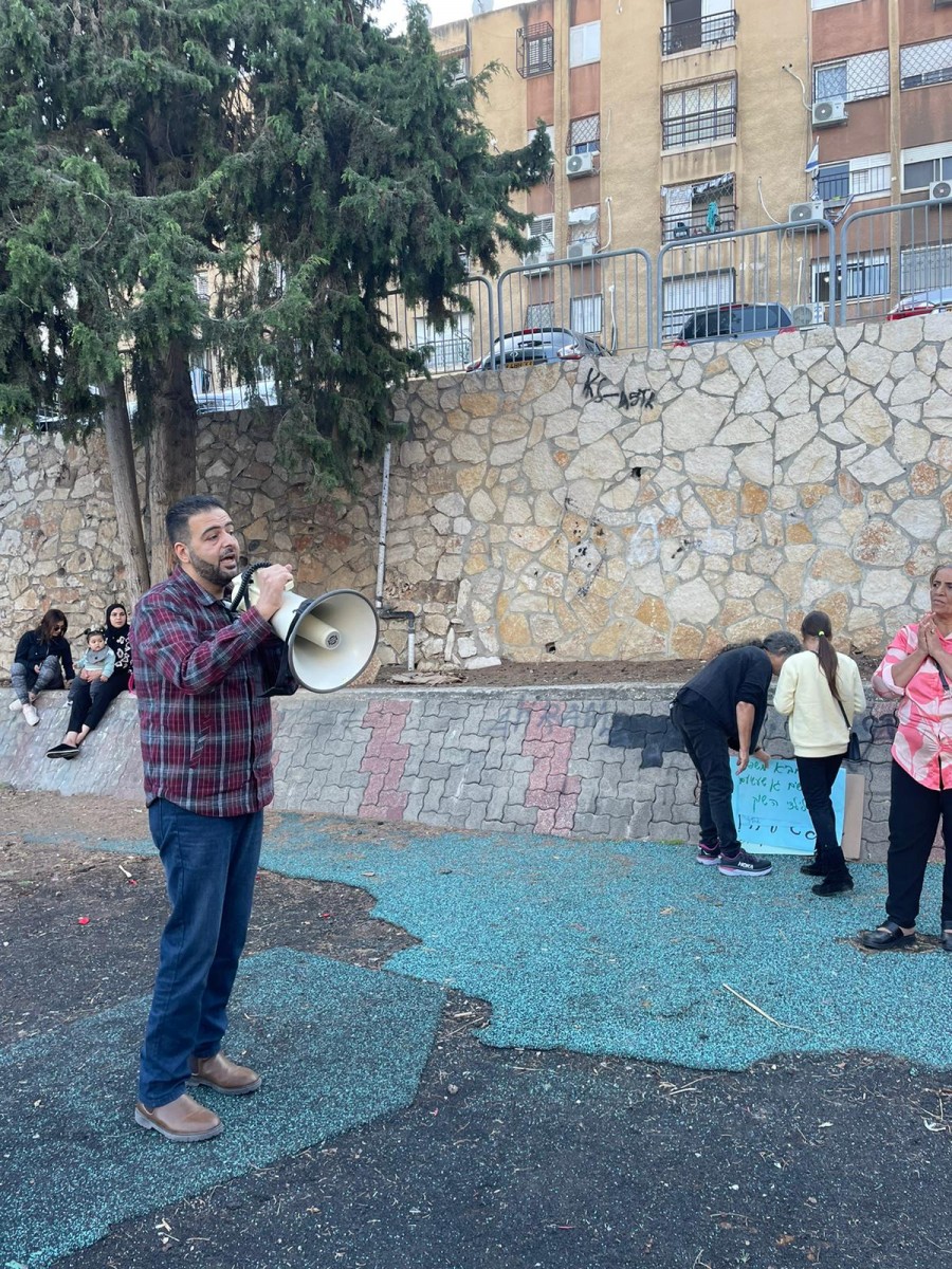 سكان حي "تلبيوت" في الهدار يحتجّون على إهمال بلدية حيفا