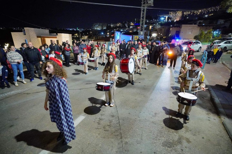 مشاركة حاشدة في مسيرة الميلاد في نوف هجليل