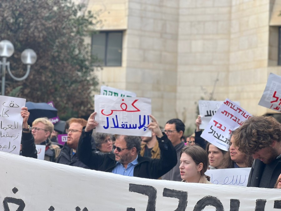 مئات الطلاب والمحاضرين يشاركون بتظاهرتي الجبهة الطلابية دعما لعاملات النظافة في جامعتي تل أبيب والعبرية