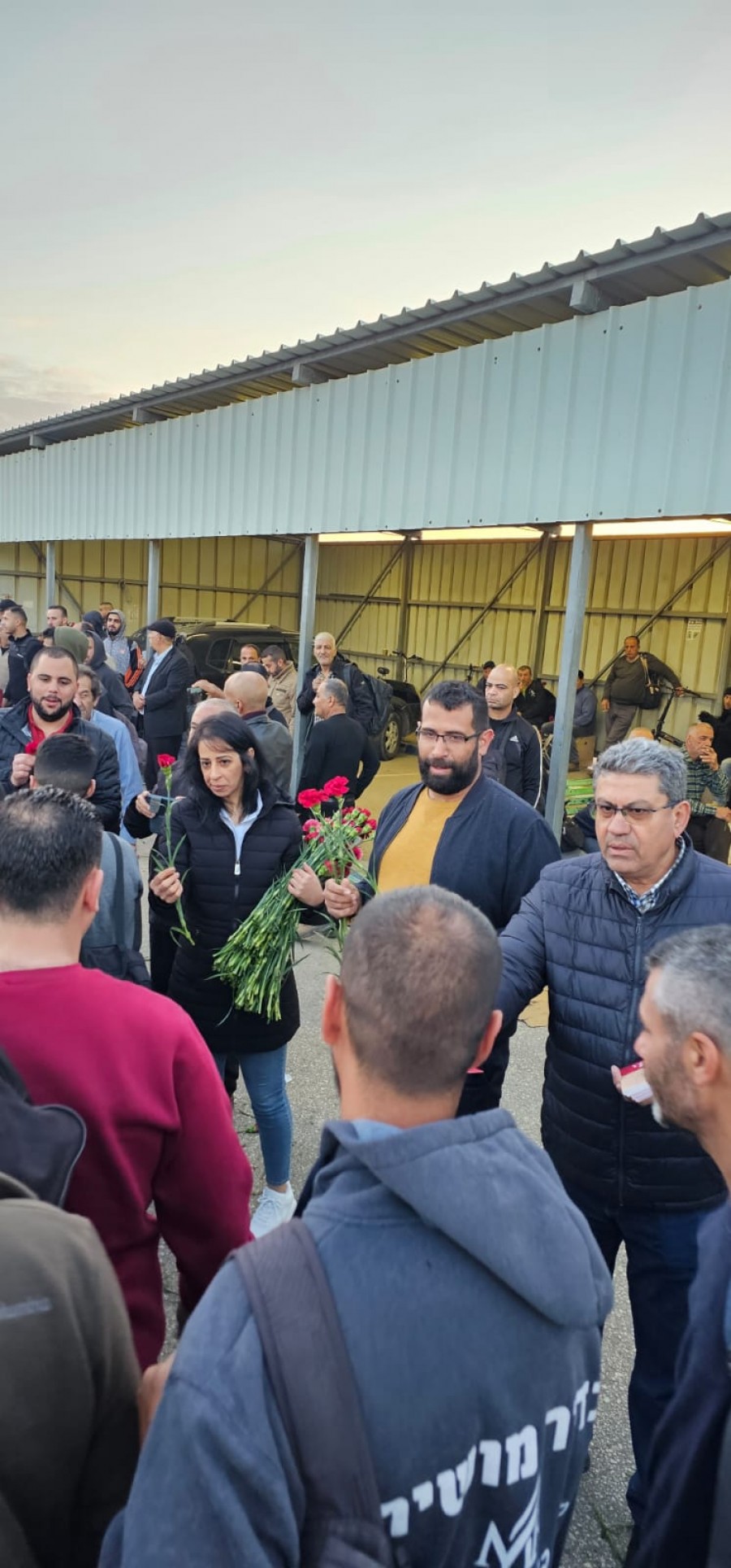 الحزب الشيوعي والجبهة يهنئان العمال الفلسطينيين في يوم العمال العالمي