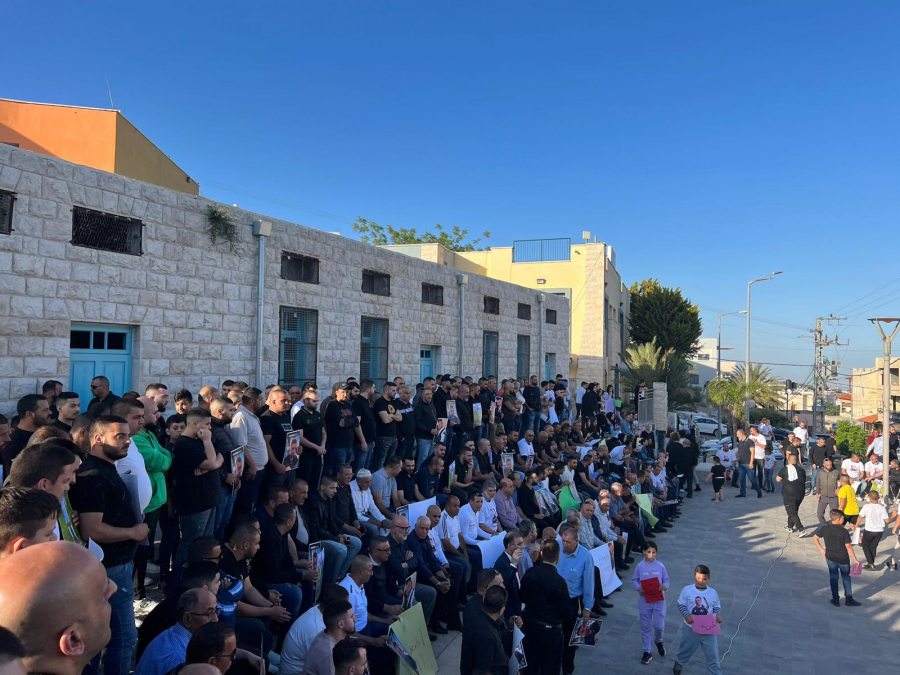 وقفة احتجاجية حاشدة في عين ماهل اثر مقتل الشاب مهند شلبي