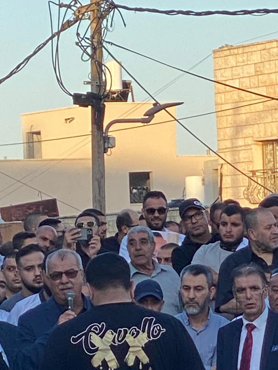 وقفة احتجاجية حاشدة في عين ماهل اثر مقتل الشاب مهند شلبي