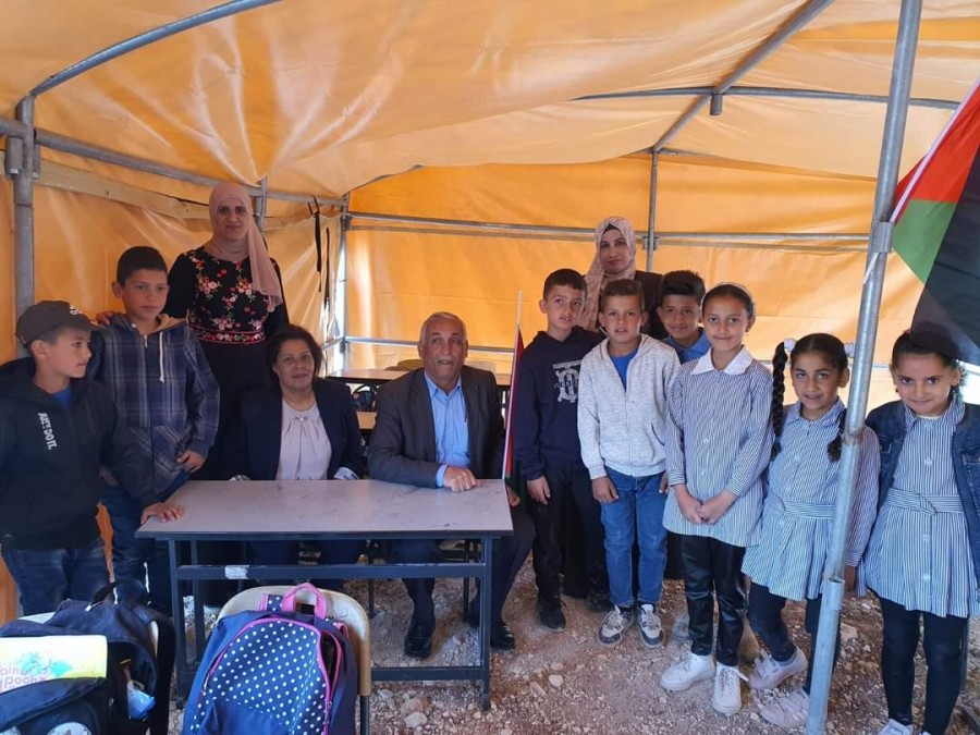 طلاب مدرسة "التحدي5" التي هدمها للاحتلال: عائدون للدراسة.. ولو في خيمة