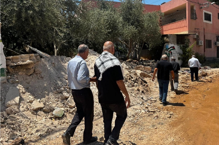 .زيارة وفد الحزب والجبهة لمخيم جنين