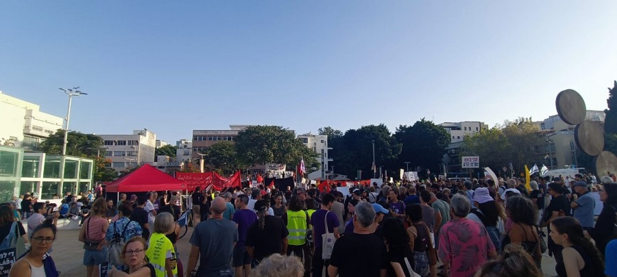 المئات تظاهروا في تل أبيب اليوم ضد الحرب والاحتلال