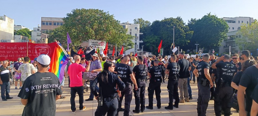 المئات تظاهروا في تل أبيب اليوم ضد الحرب والاحتلال